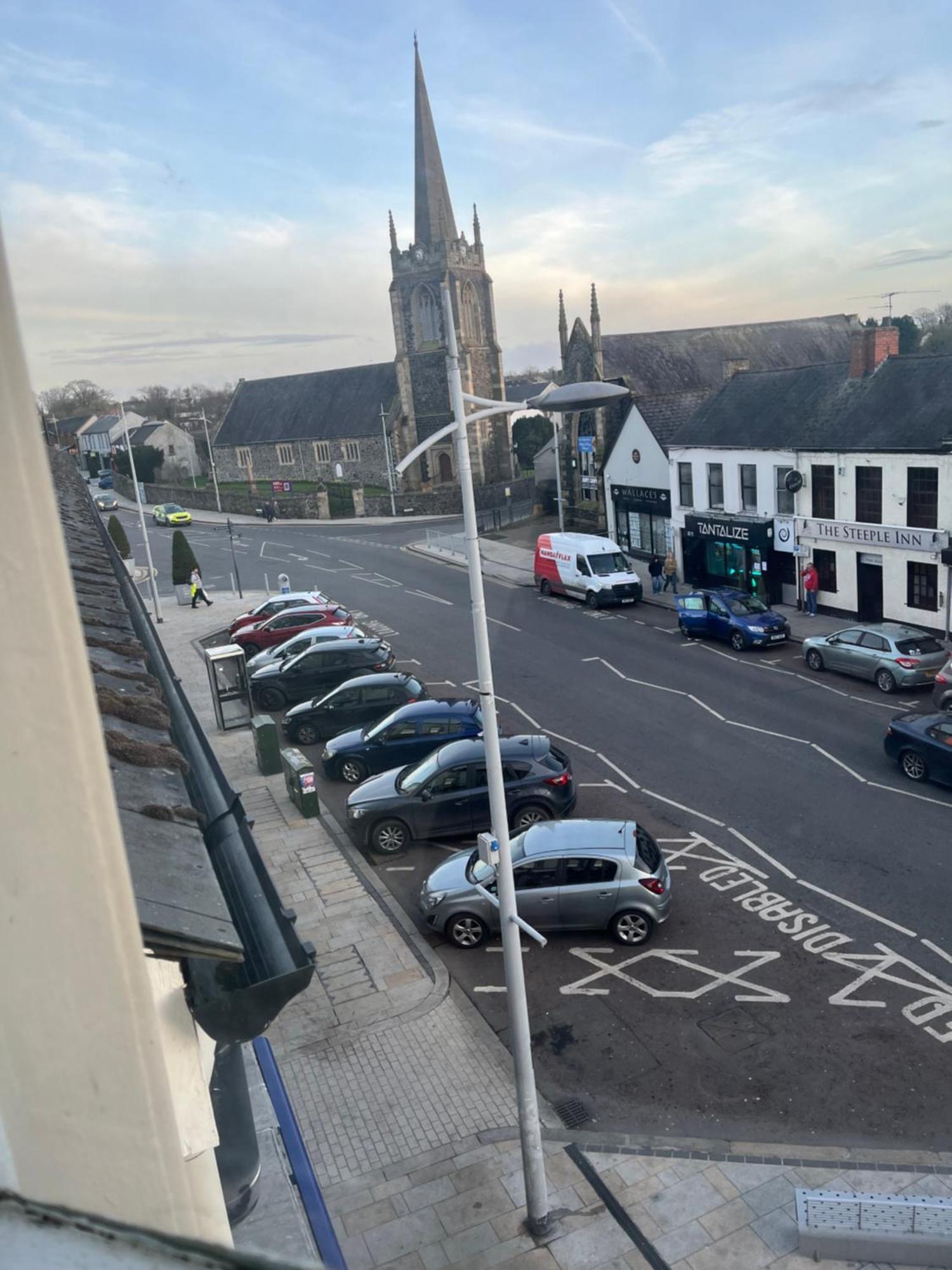 3 Bed Cozy Antrim Apartment With Great Views Exterior foto
